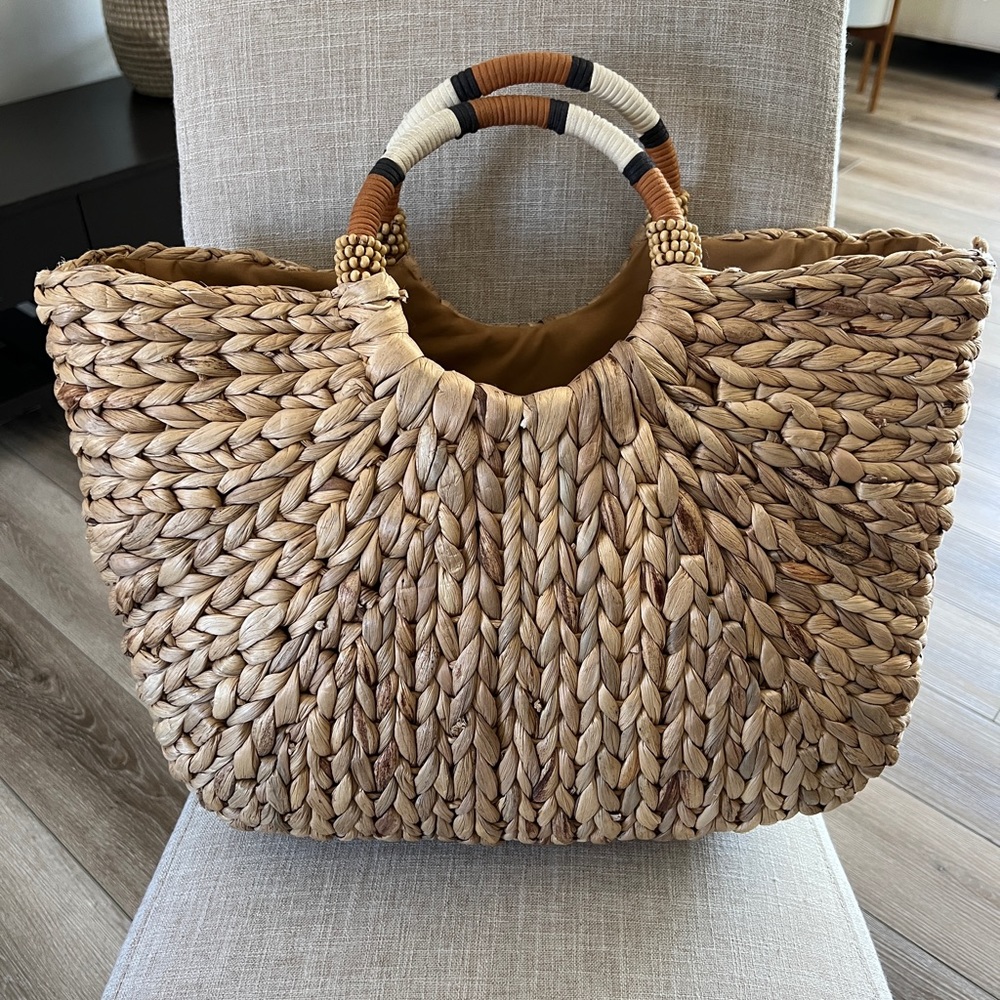 Circle Handle Straw Tote Bag